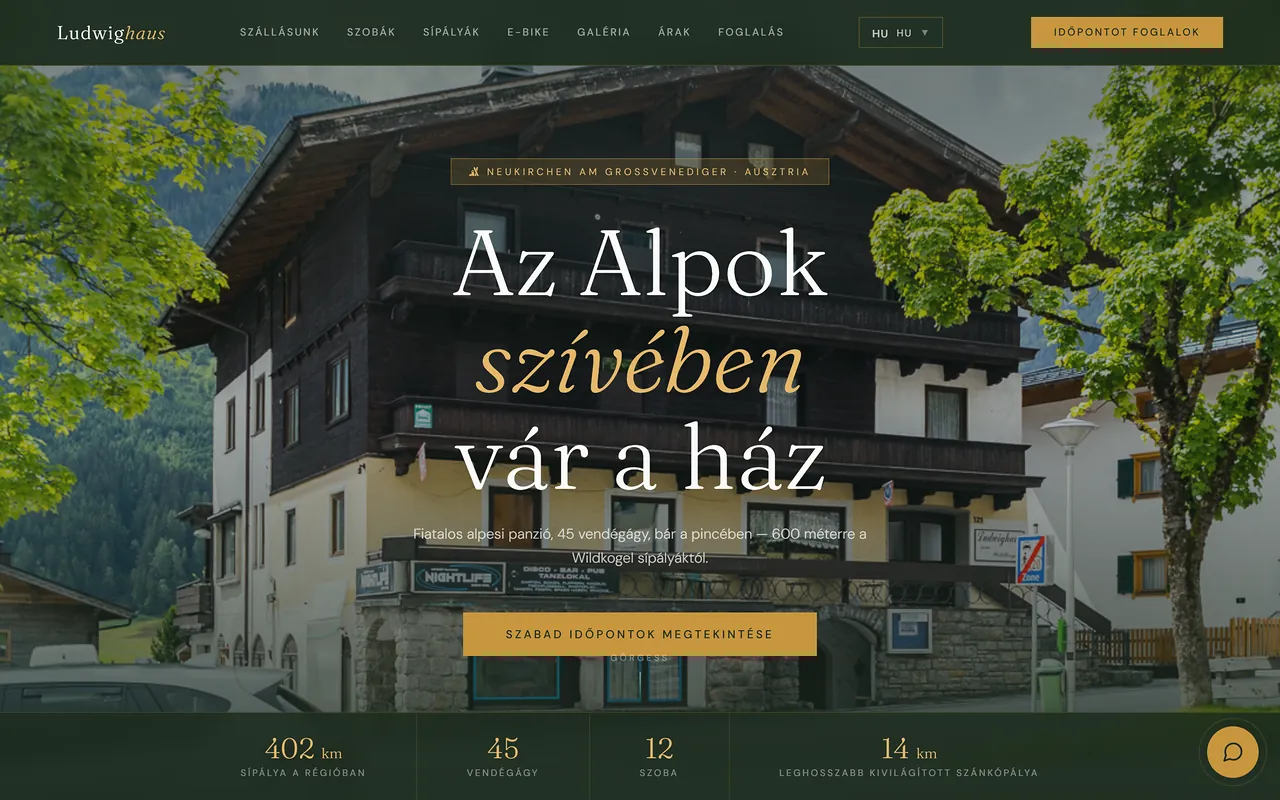 A Ludwighaus nyitóoldala: alpesi ház fotója, nagy serif cím: Az Alpok szívében vár a ház.